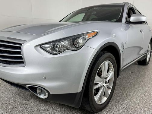 2016 INFINITI QX70 Base
