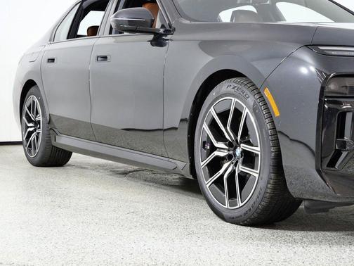 Black Sapphire Metallic 2026 BMW 740 xDrive