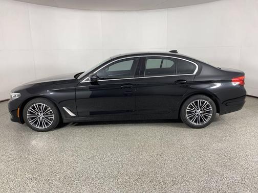 Black Sapphire Metallic 2019 BMW 530 xDrive