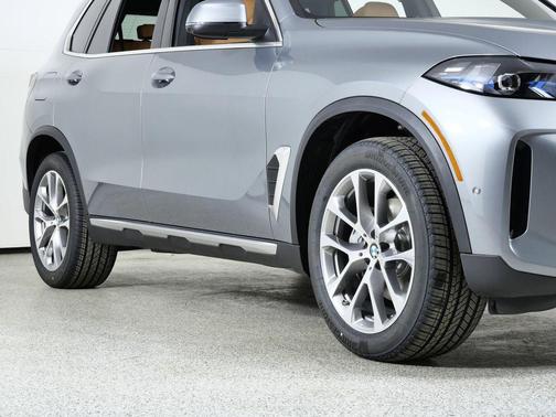 Skyscraper Grey Metallic 2026 BMW X5 xDrive40i
