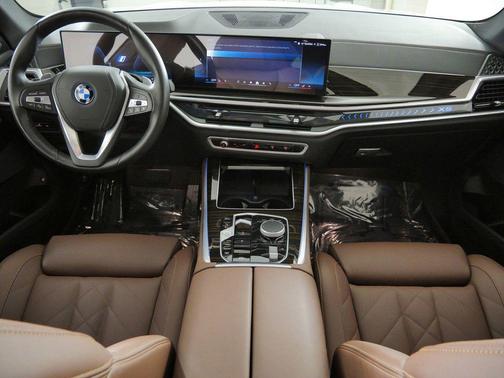 Alpine White 2025 BMW X5 PHEV xDrive50e