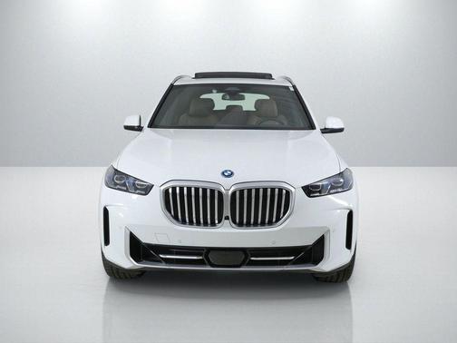 Alpine White 2025 BMW X5 PHEV xDrive50e