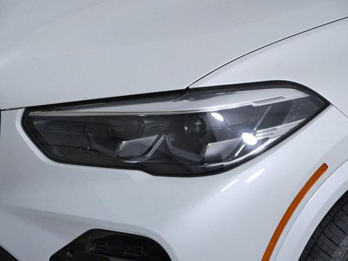 Mineral White Metallic 2023 BMW X5 xDrive40i