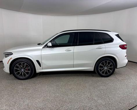 Mineral White Metallic 2023 BMW X5 xDrive40i