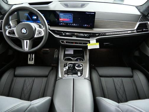 2026 BMW X7 M60i