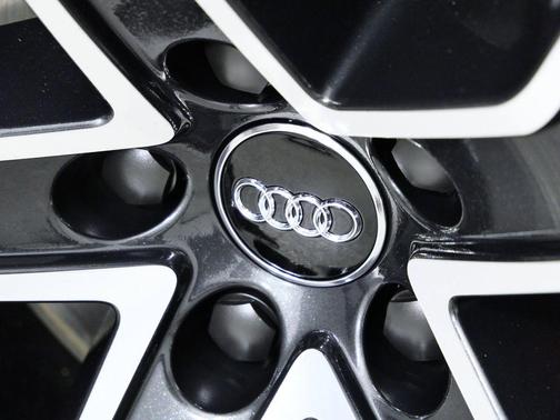 2020 Audi Q8 55 Premium Plus