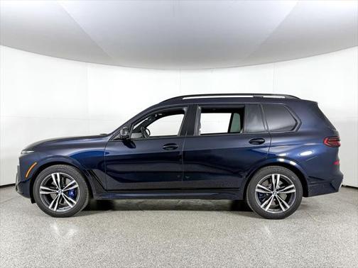 2025 BMW X7 M60i