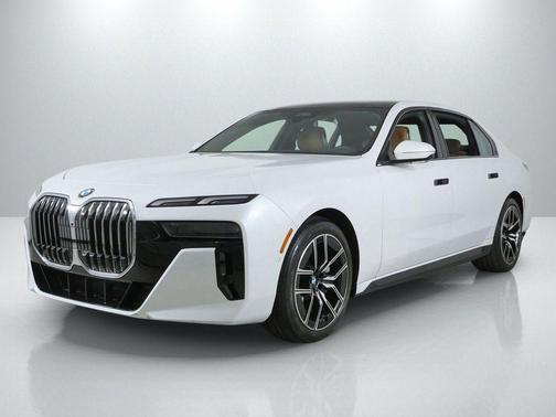 Mineral White Metallic 2024 BMW 740 xDrive