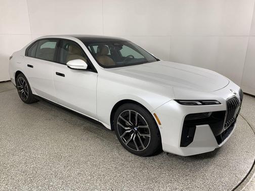 Mineral White Metallic 2024 BMW 740 xDrive