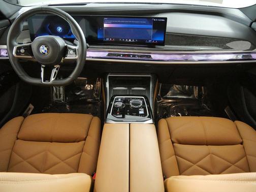 Mineral White Metallic 2024 BMW 740 xDrive