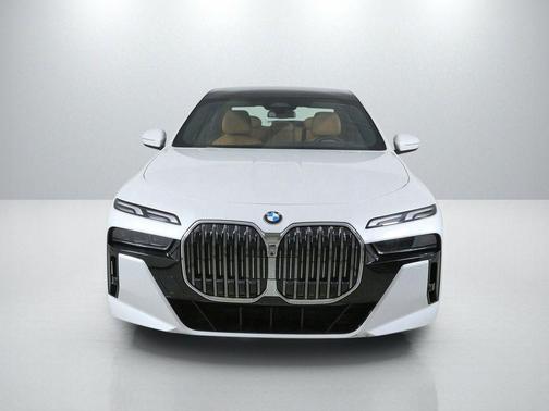 Mineral White Metallic 2024 BMW 740 xDrive