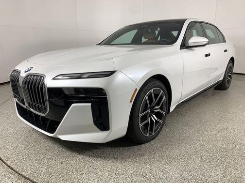Mineral White Metallic 2024 BMW 740 xDrive