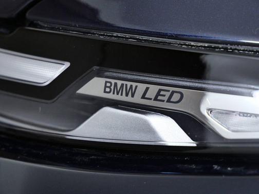 Carbon Black Metallic 2026 BMW X7 xDrive40i