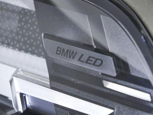 Manhattan Green Metallic 2024 BMW X5 xDrive40i