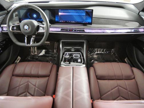 Tanzanite Blue II Metallic 2023 BMW 760 i xDrive