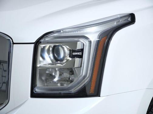 White Frost Tricoat 2020 GMC Yukon Denali