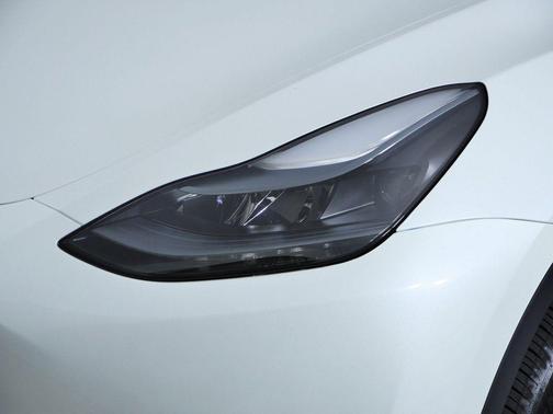 Pearl White Multi-Coat 2025 Tesla Model Y Long Range Dual Motor All-Wheel Drive