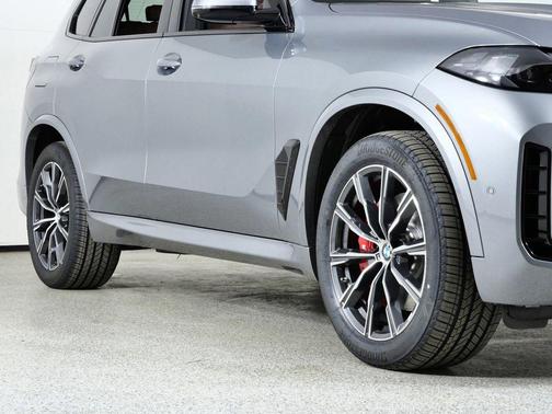 Gray Metallic 2026 BMW X5 xDrive40i