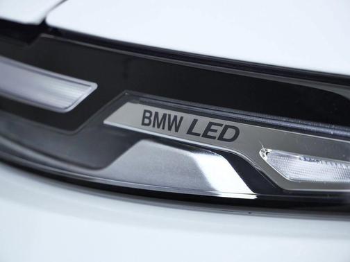 Alpine White 2026 BMW X7 xDrive40i