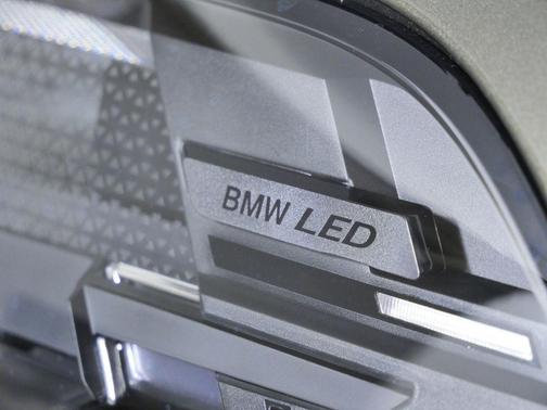 Manhattan Green Metallic 2026 BMW X5 xDrive40i