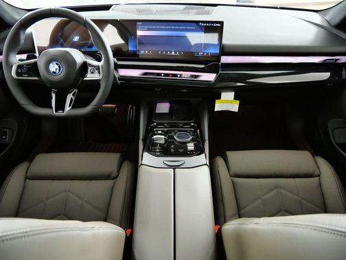 2026 BMW 550e xDrive
