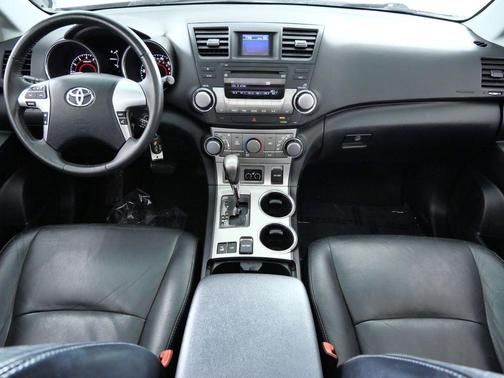 2011 Toyota Highlander SE