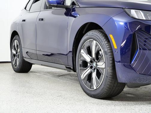 2026 BMW iX xDrive60