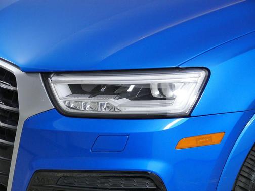 Hainan Blue Metallic 2017 Audi Q3 2.0T Prestige
