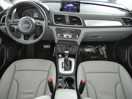 Hainan Blue Metallic 2017 Audi Q3 2.0T Prestige