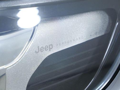 Diamond Black Crystal Pearlcoat 2022 Jeep Grand Wagoneer Series III