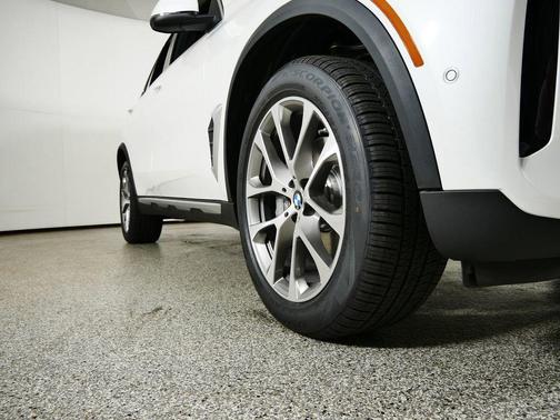 Mineral White Metallic 2026 BMW X5 xDrive40i