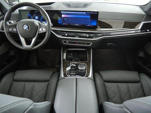 Mineral White Metallic 2026 BMW X5 xDrive40i