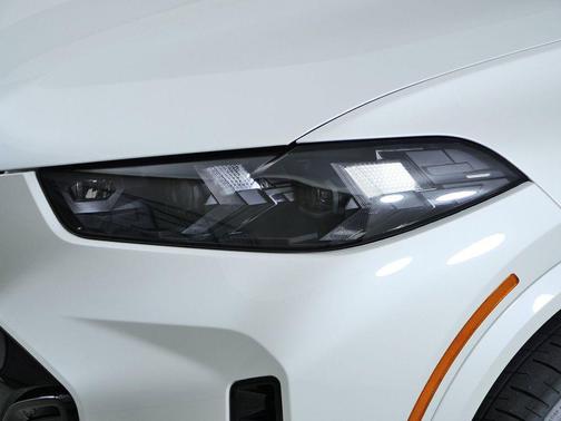 White Metallic 2026 BMW X5 M60i