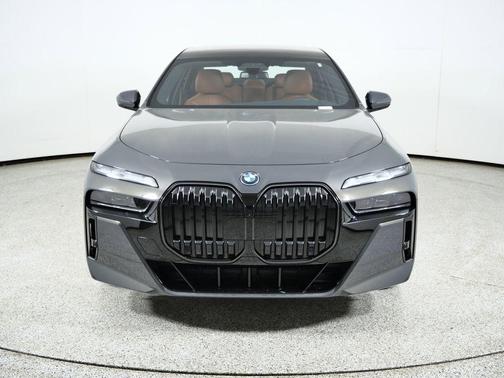 2025 BMW 750e i xDrive