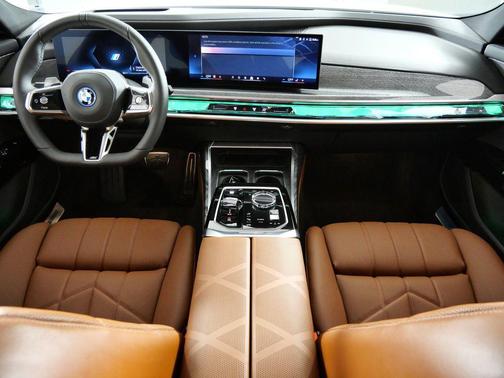 2025 BMW 750e i xDrive