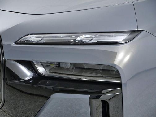 2025 BMW 750e i xDrive