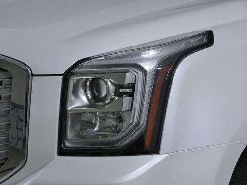 White Frost Tricoat 2016 GMC Yukon Denali