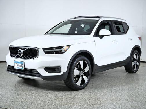 2021 Volvo XC40 T5 Momentum
