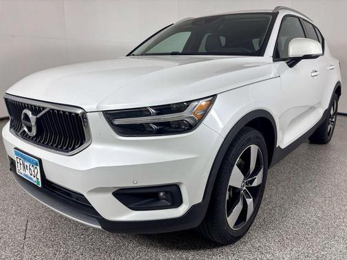 2021 Volvo XC40 T5 Momentum