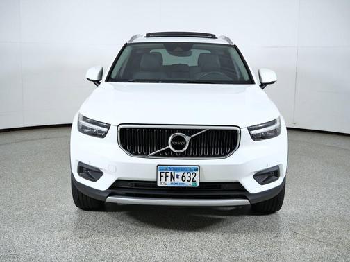 2021 Volvo XC40 T5 Momentum
