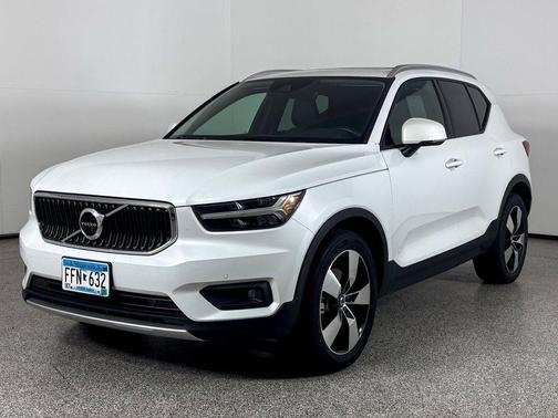 2021 Volvo XC40 T5 Momentum