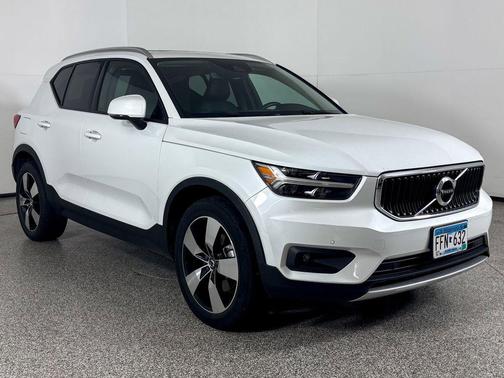 2021 Volvo XC40 T5 Momentum