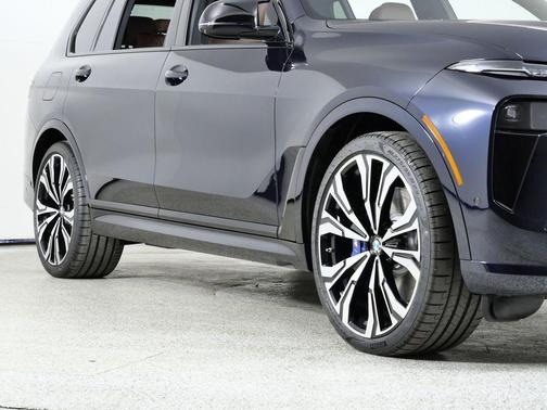 Carbon Black Metallic 2026 BMW X7 M60i