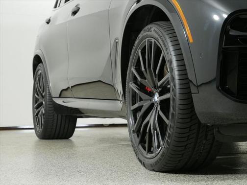 2022 BMW X5 M50i