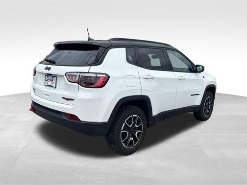 Bright White Clearcoat 2025 Jeep Compass Trailhawk