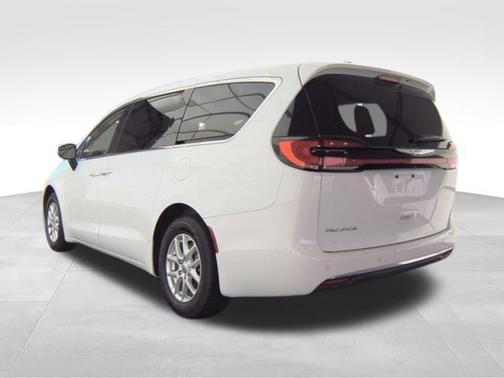 Bright White Clearcoat 2023 Chrysler Pacifica Touring L
