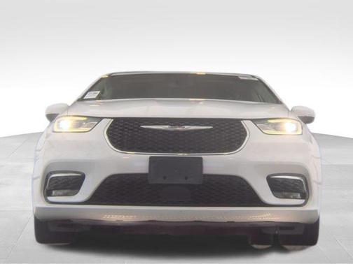 Bright White Clearcoat 2023 Chrysler Pacifica Touring L