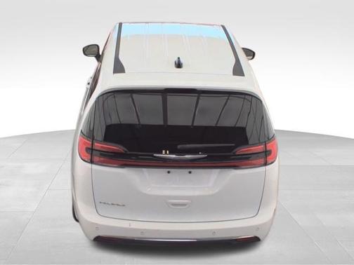 Bright White Clearcoat 2023 Chrysler Pacifica Touring L