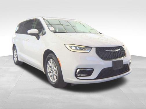 Bright White Clearcoat 2023 Chrysler Pacifica Touring L