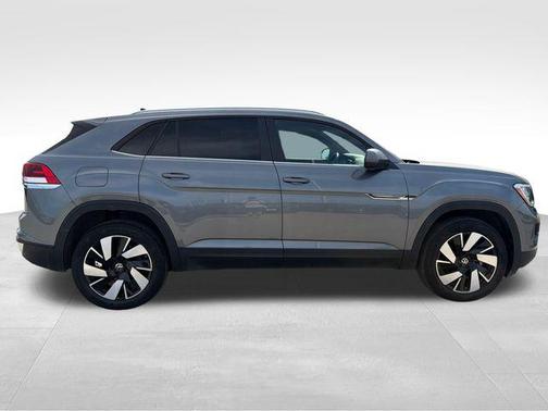 Platinum Gray Metallic 2025 Volkswagen Atlas Cross Sport 2.0T SE w/Technology 4MOTION